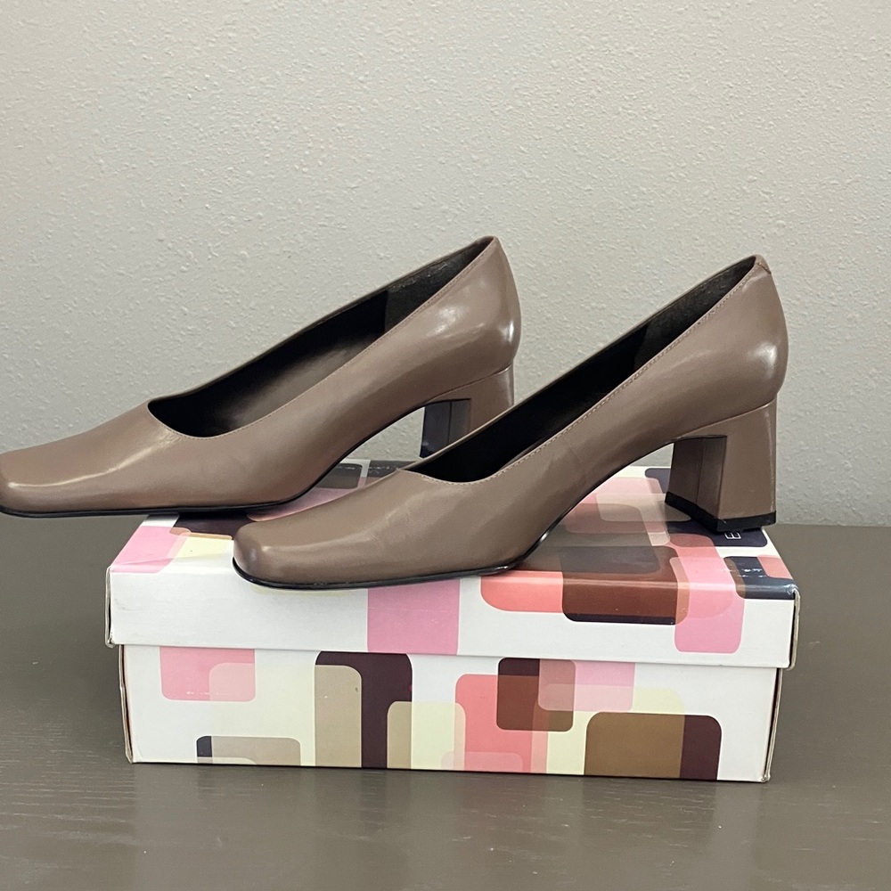 Bandolino Taupe Block Heel Pumps Size 7.5